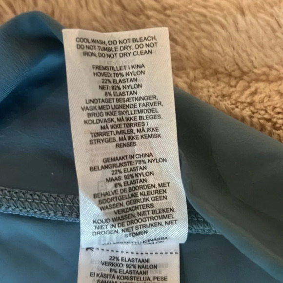 Gymshark blue mid calf leggings - Picture 8 of 9